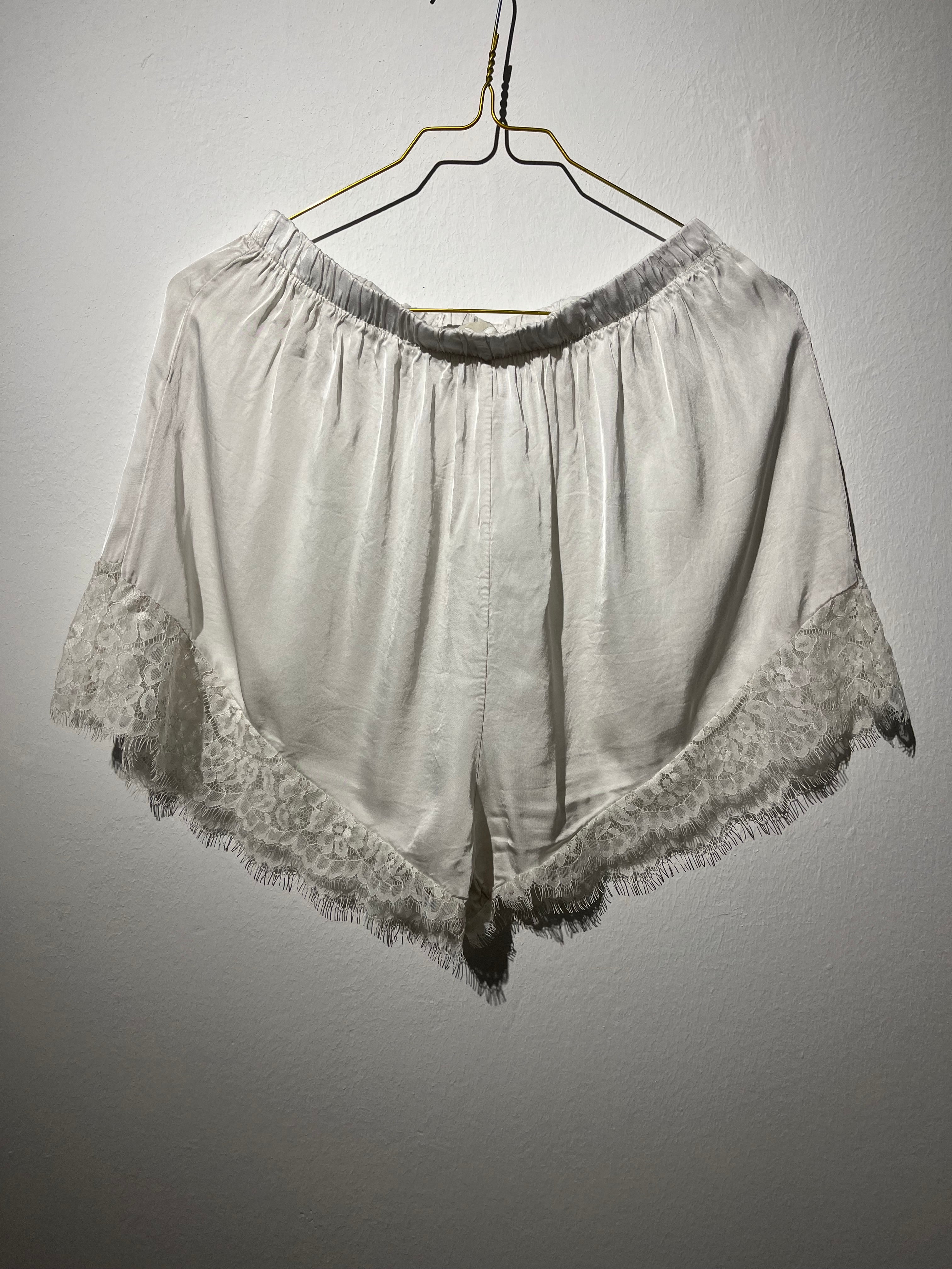 SILKY LACE SHORTS “OFF WHITE“ • 100% Viscose