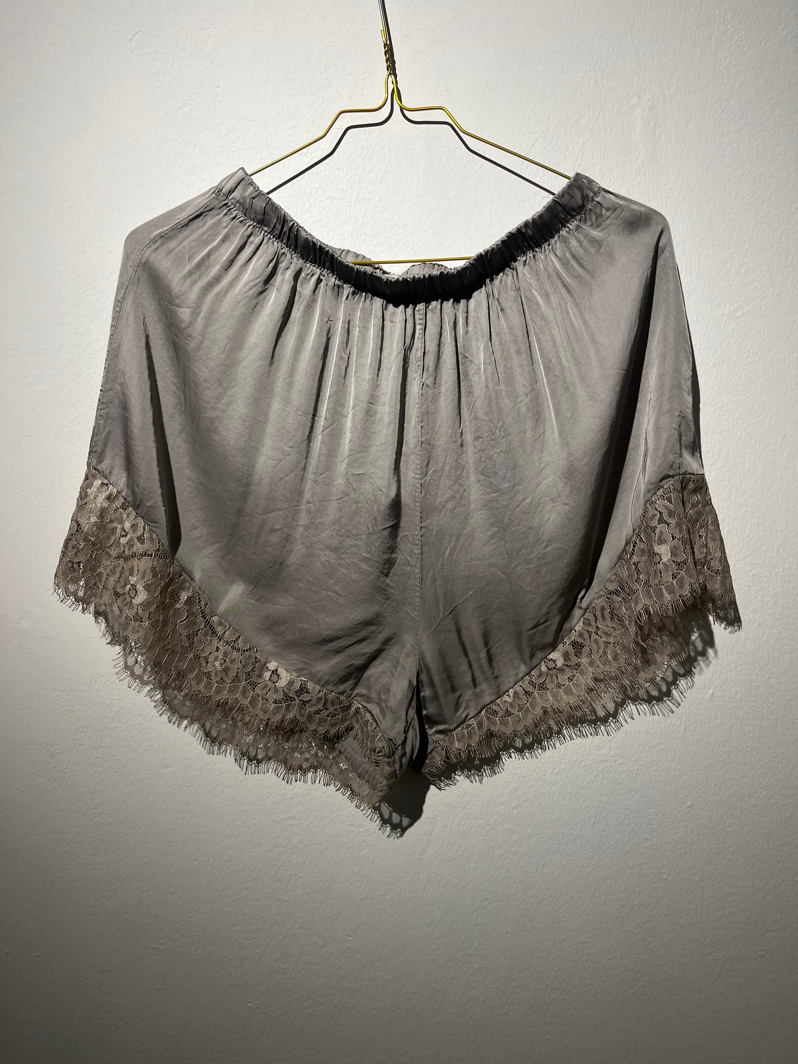 SILKY LACE SHORTS “TAUPE“ • 100% Viscose
