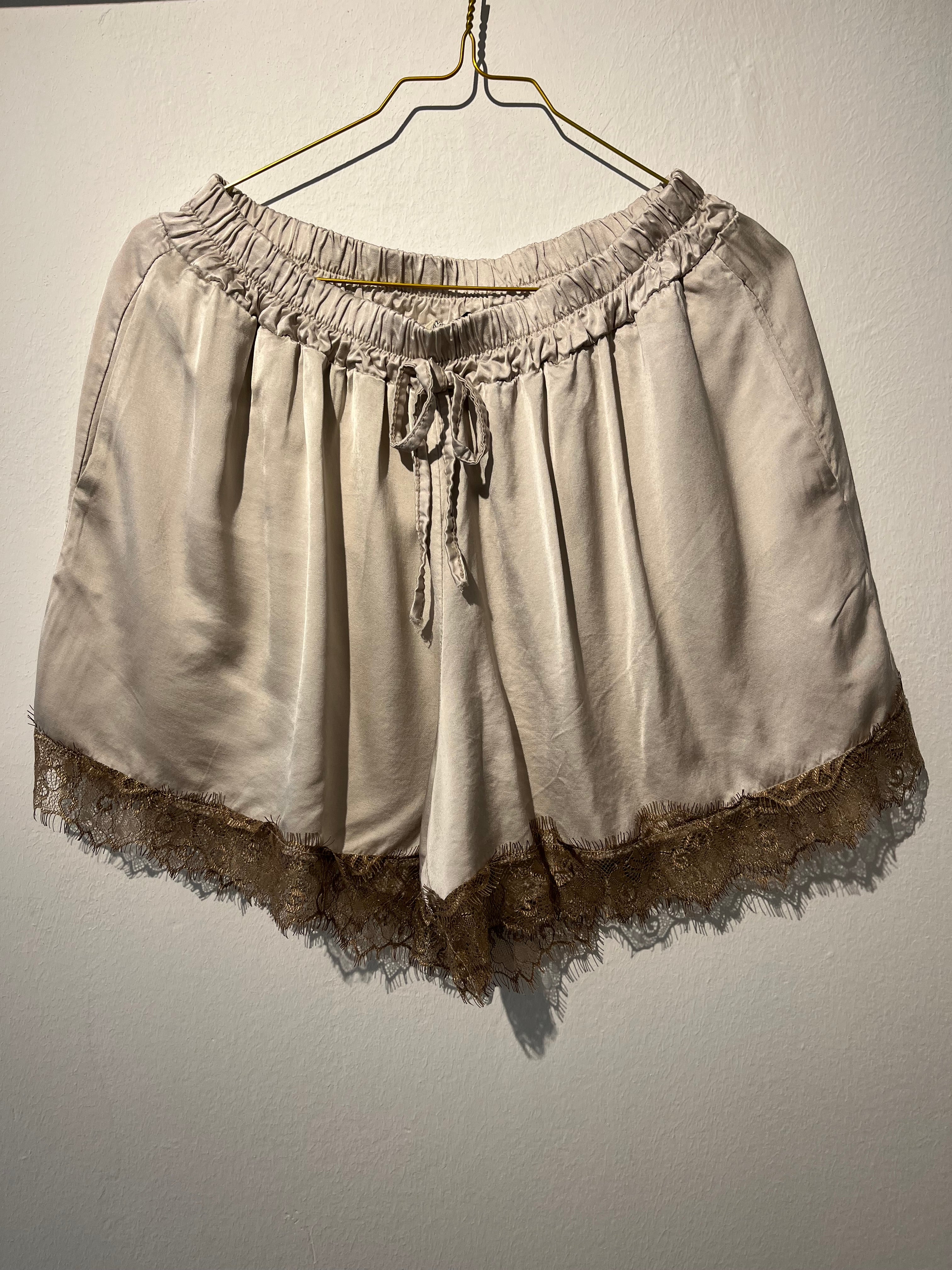 SILKY LACE SHORTS “DUO COLORE“ • 80% Viscose ; 20% Silk