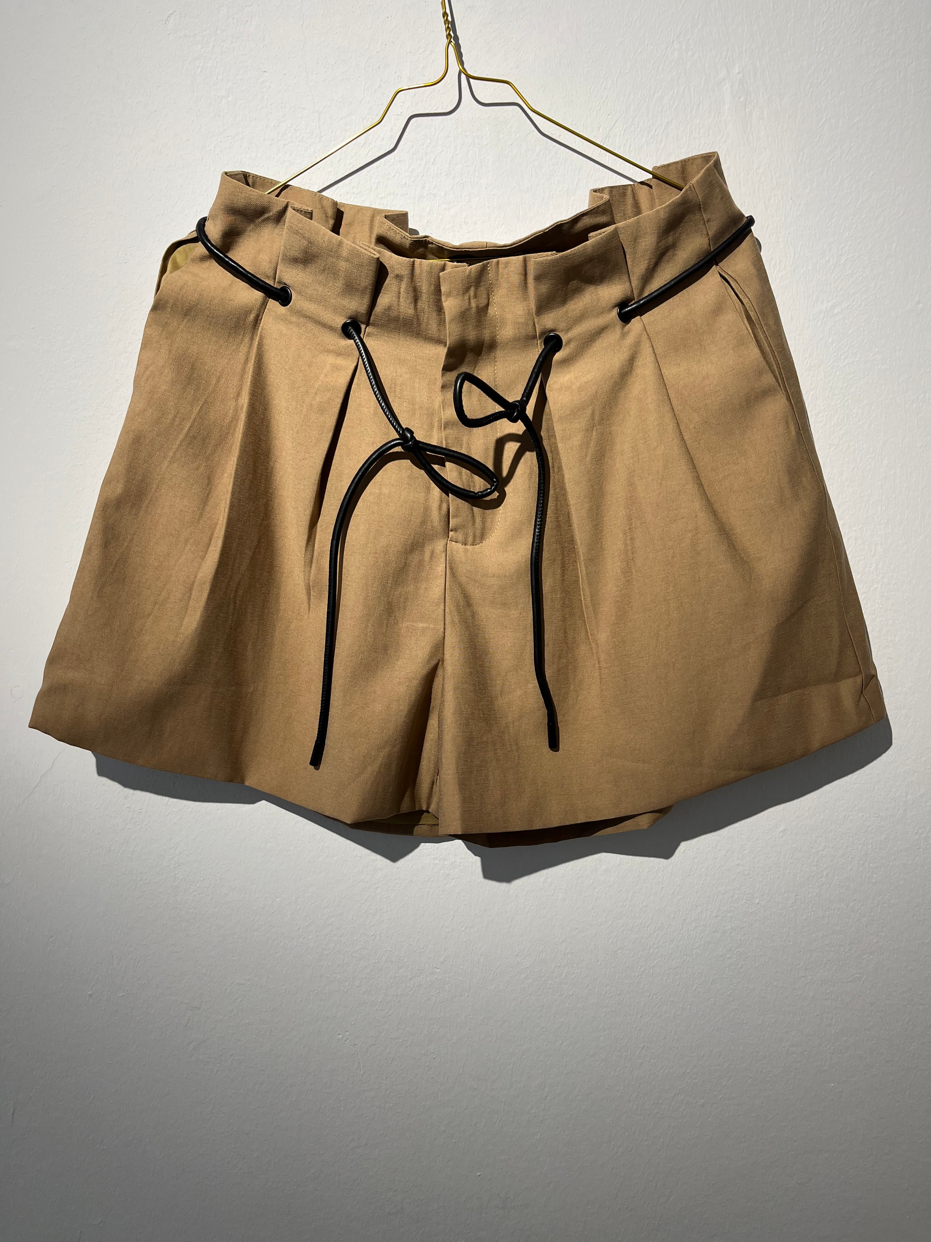 BELT SHORTS “CAMEL“ • 80% Viscose ; 20% Poly