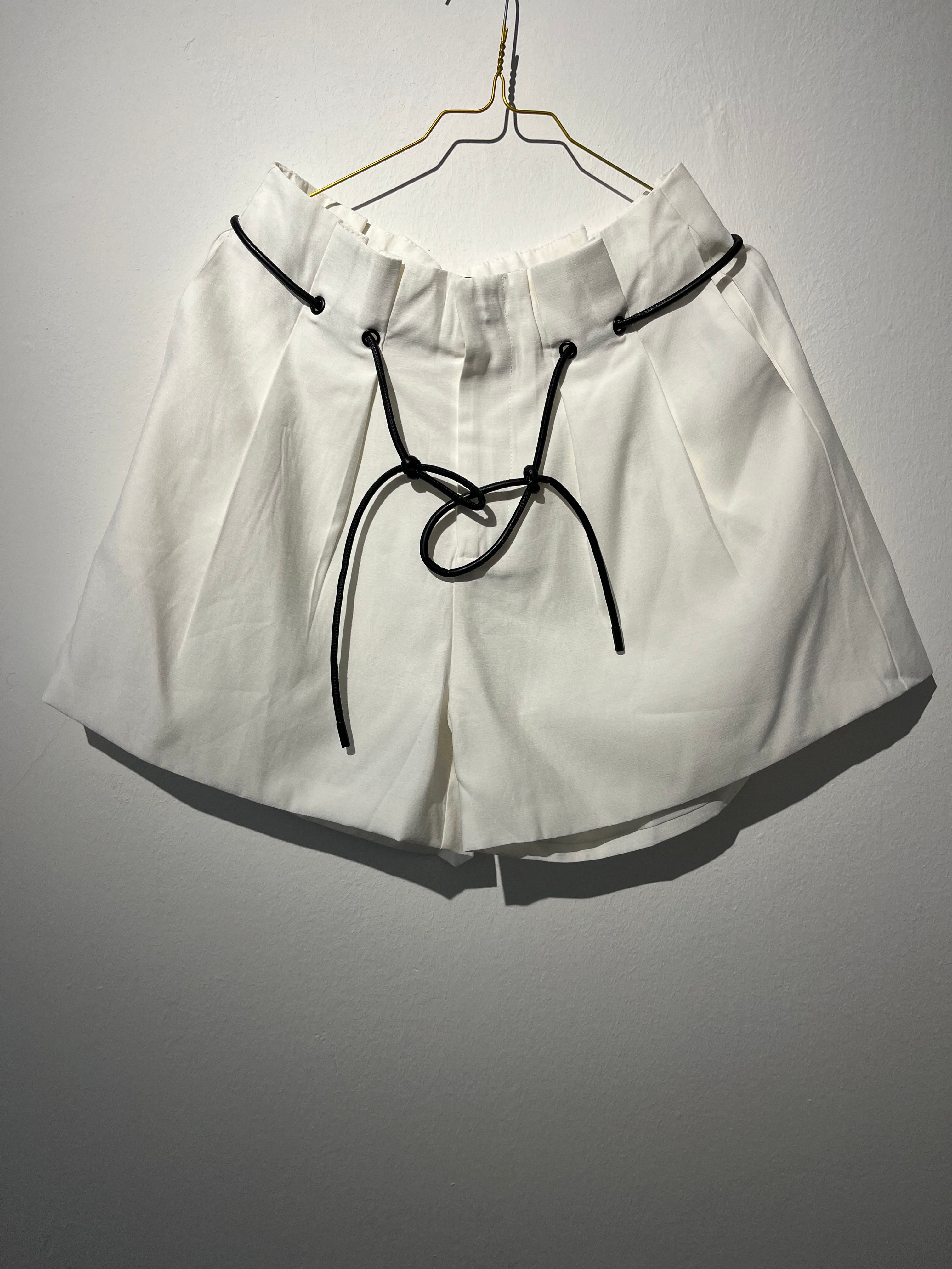 BELT SHORTS “WHITE“ • 80% Viscose ; 20% Poly