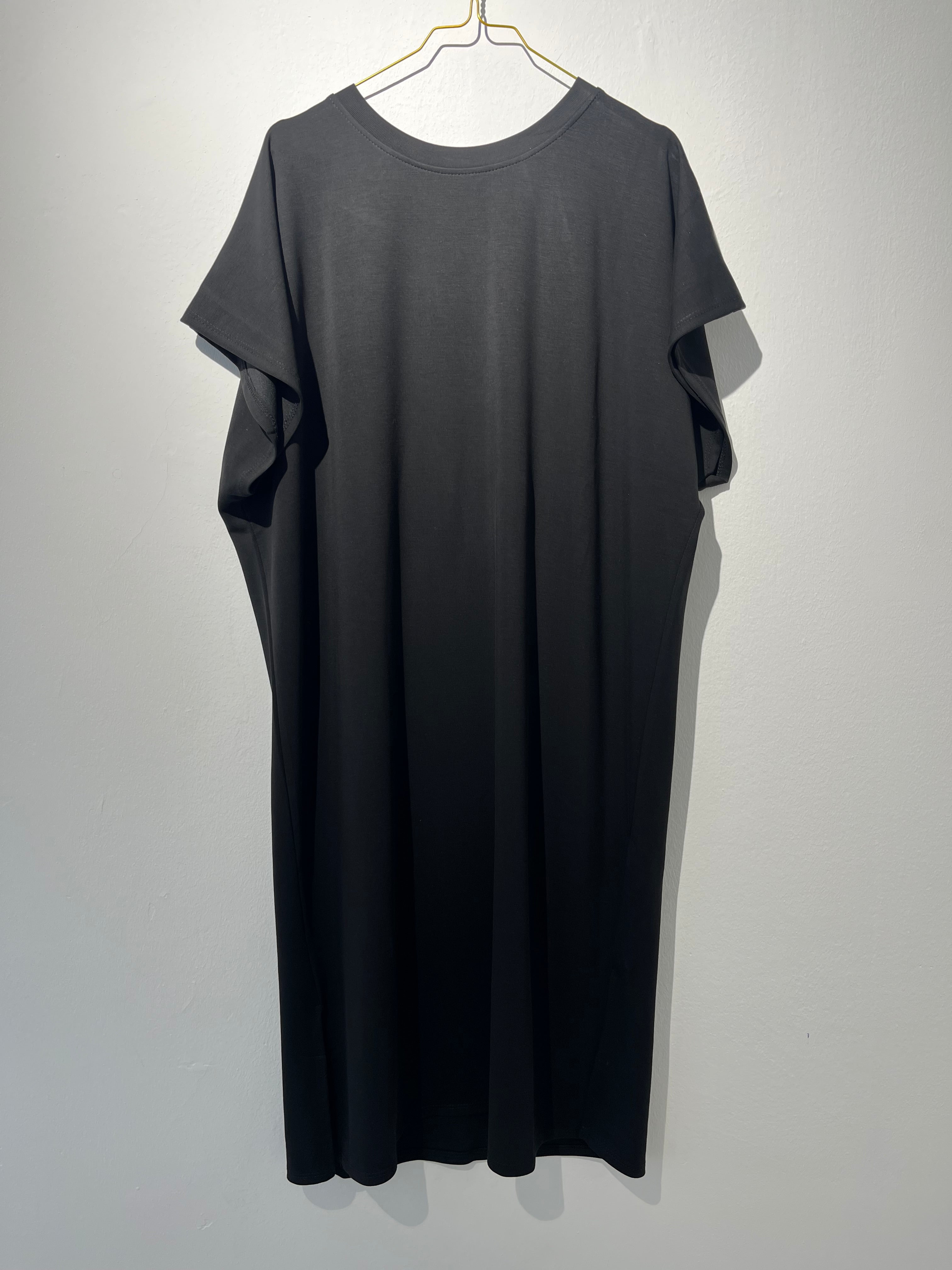 SHIRT DRESS “BLACK“ • 44% Viscose; 29% Poly; 20% Modal; 7% Elastane