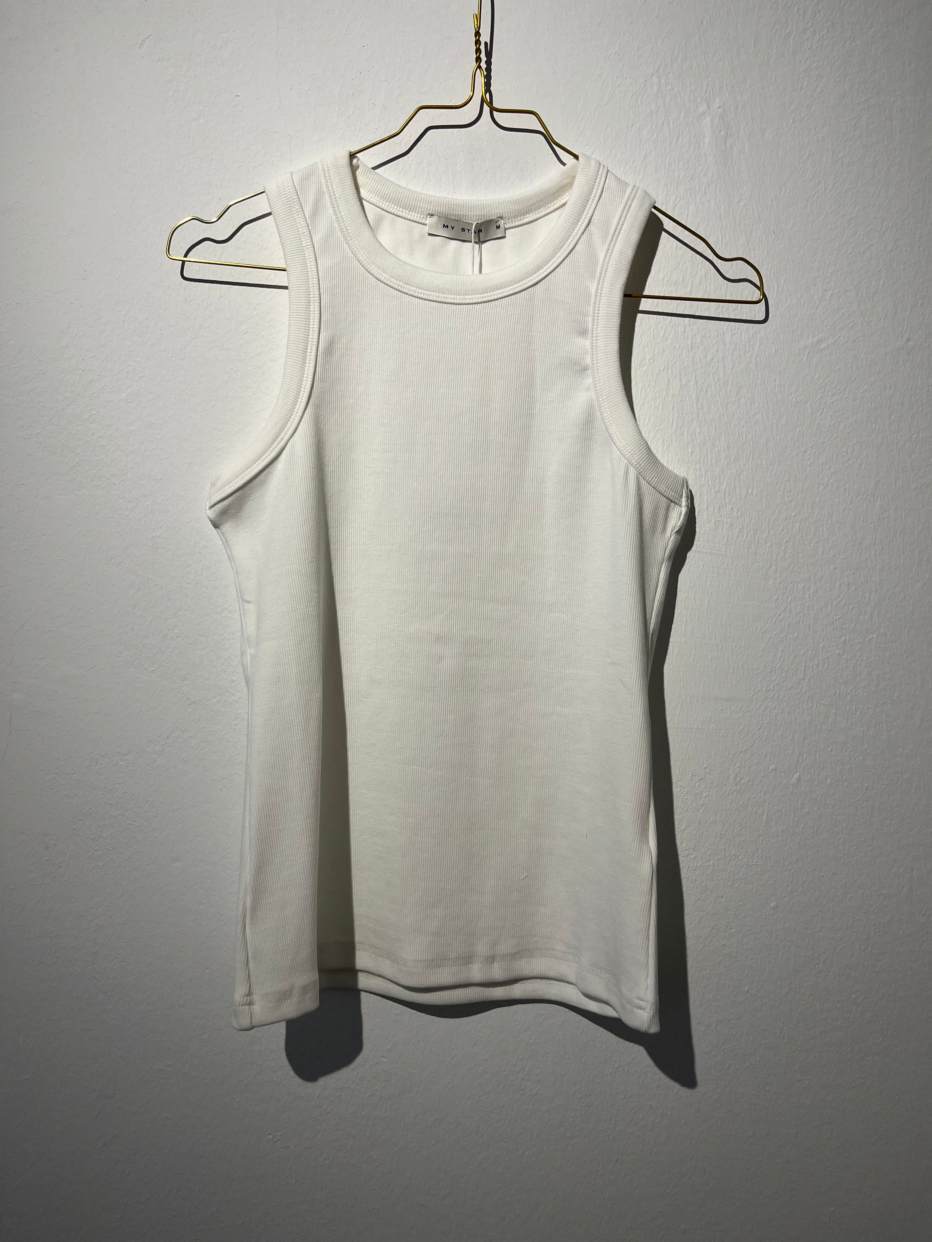 TANK TOP “WHITE” • 95% Cotton ; 5% Elastan&nbsp;