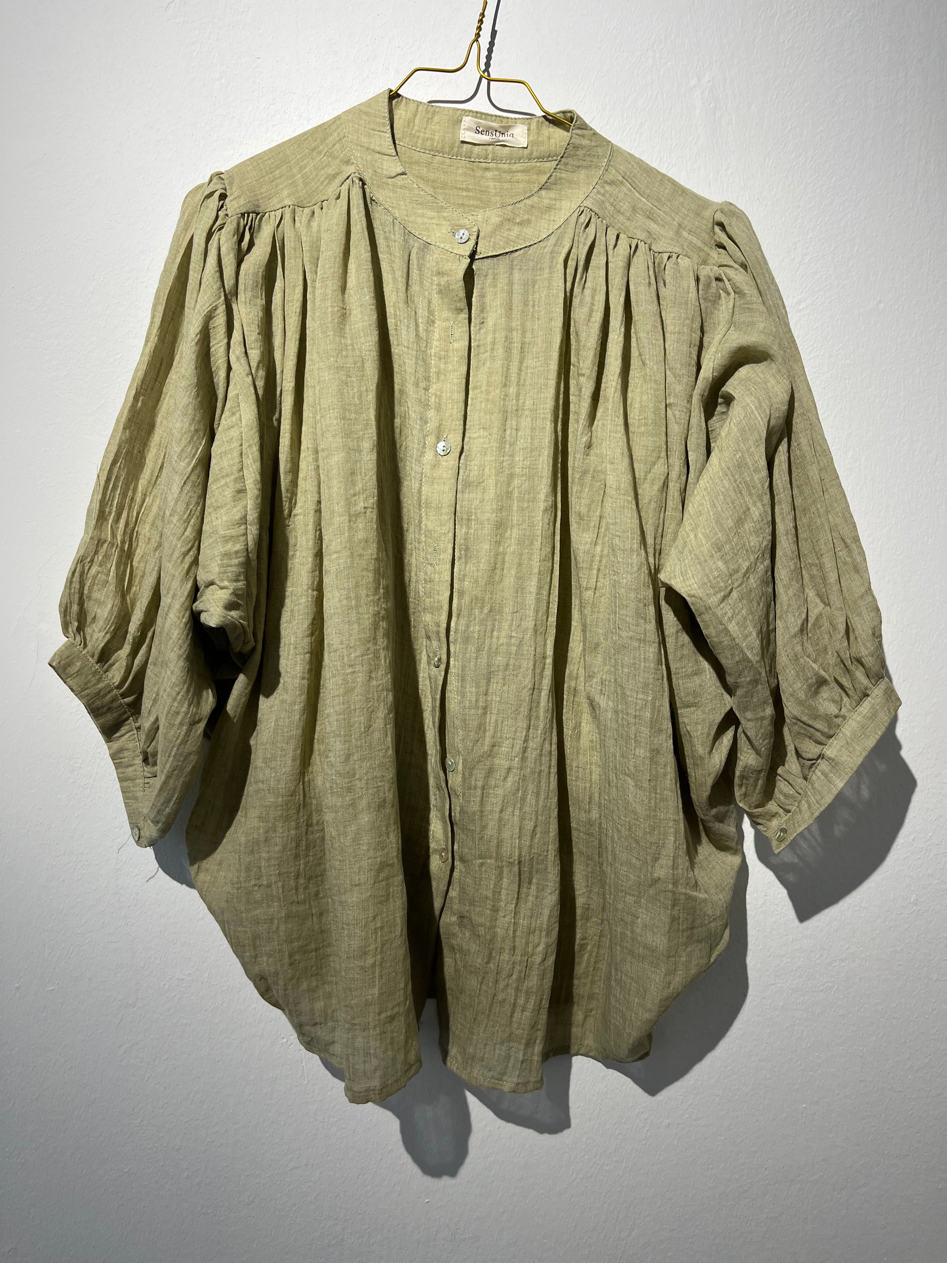 BLUSE “LIGHT OLIVE” • 100% cotton