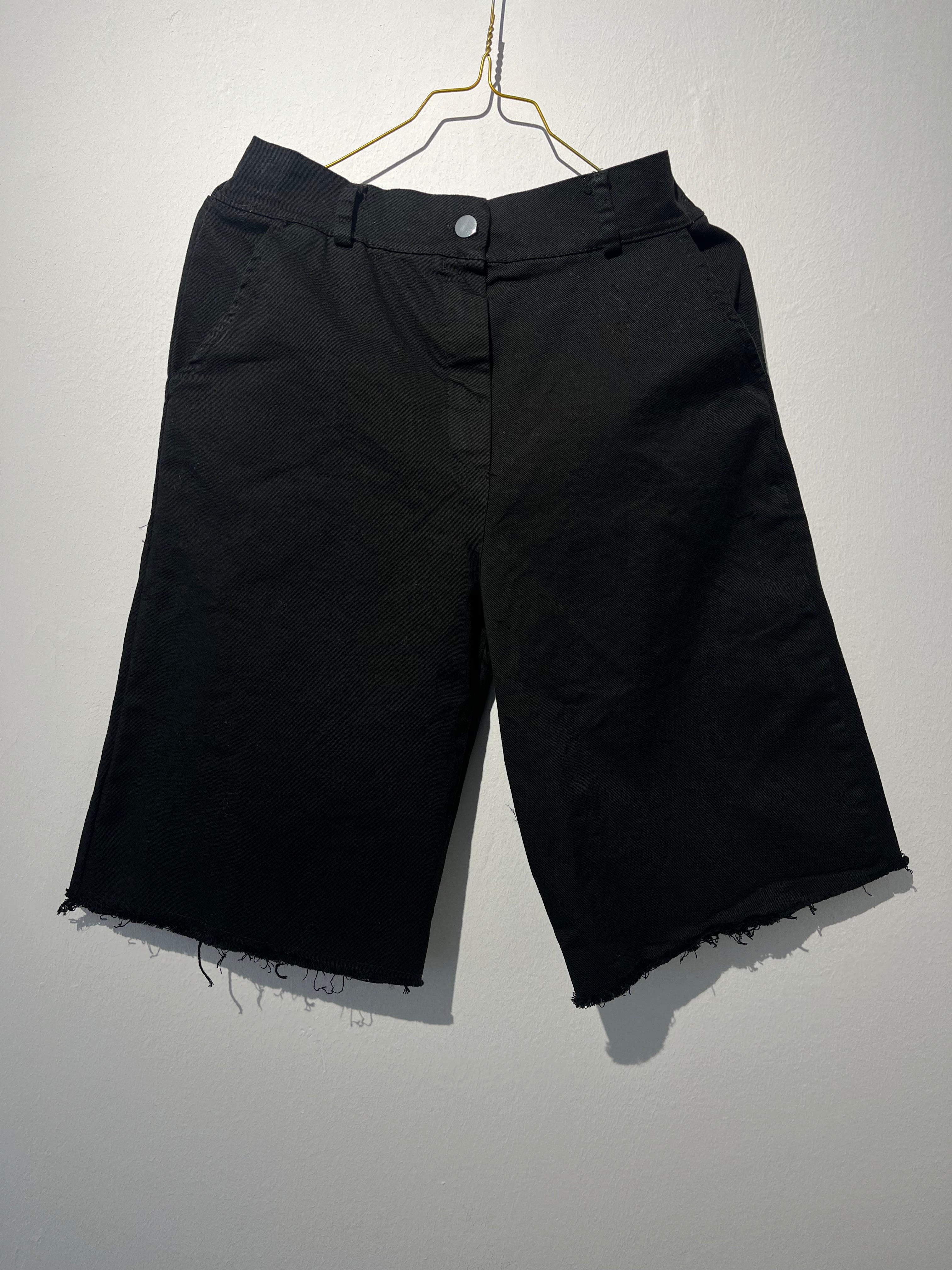 VINTAGE DENIM BERMUDA „BACK“ • 97% Cotton; 3%Elastane