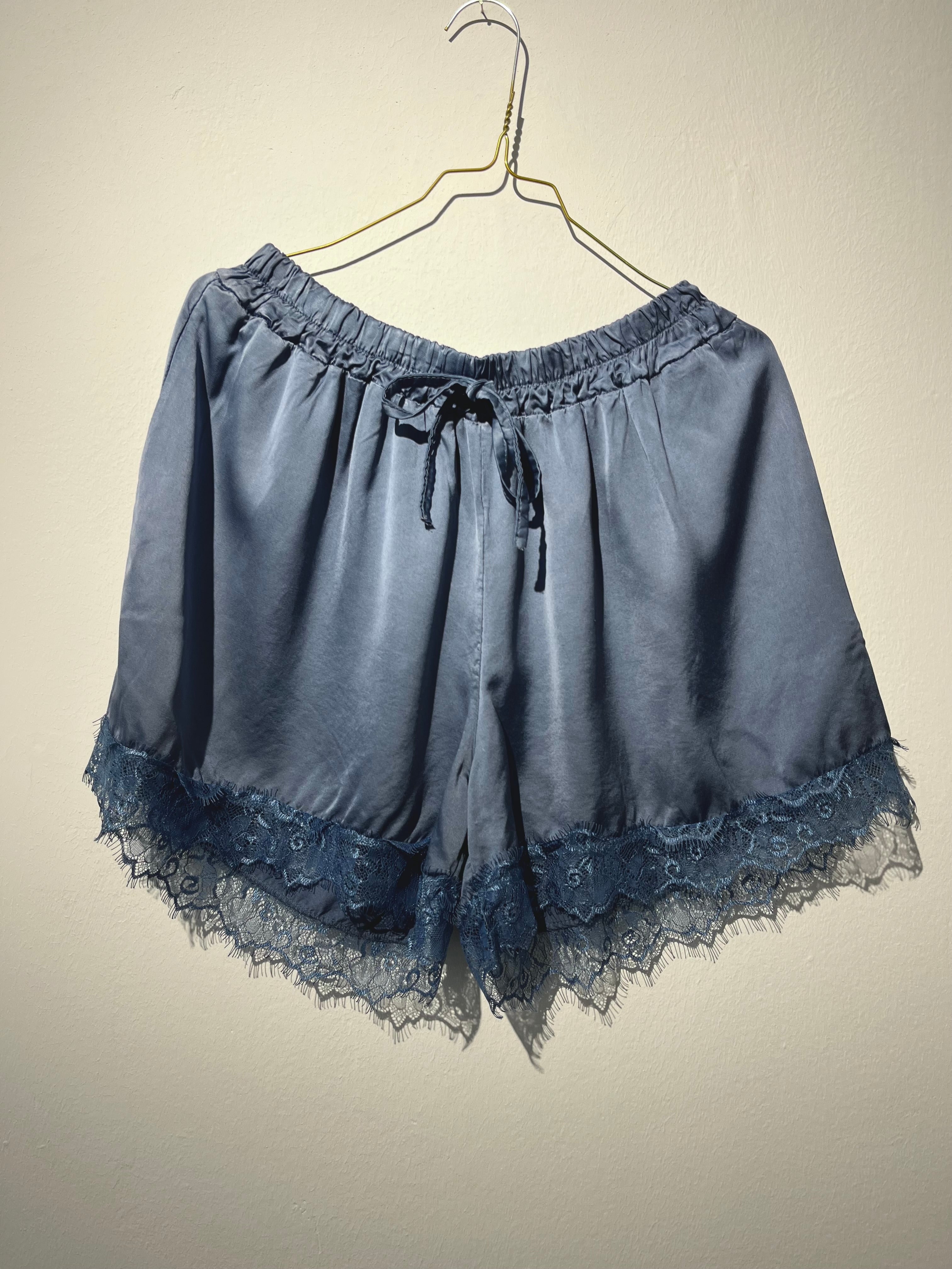 SILKY LACE SHORTS “BLUE“ • 80% Viscose ; 20% Silk
