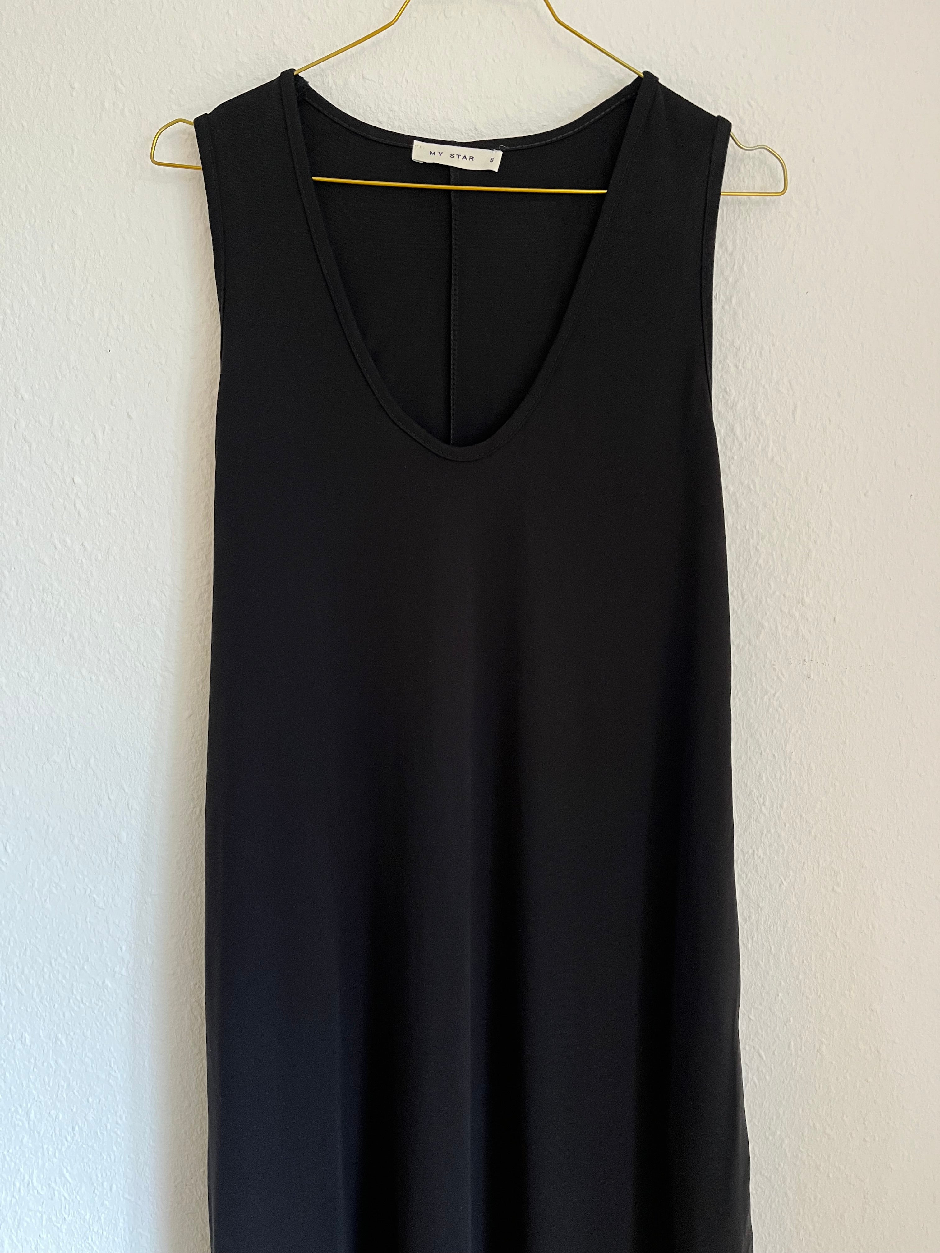 STUDIO DRESS “BLACK“ • 88% Viscose; 12% Poly
