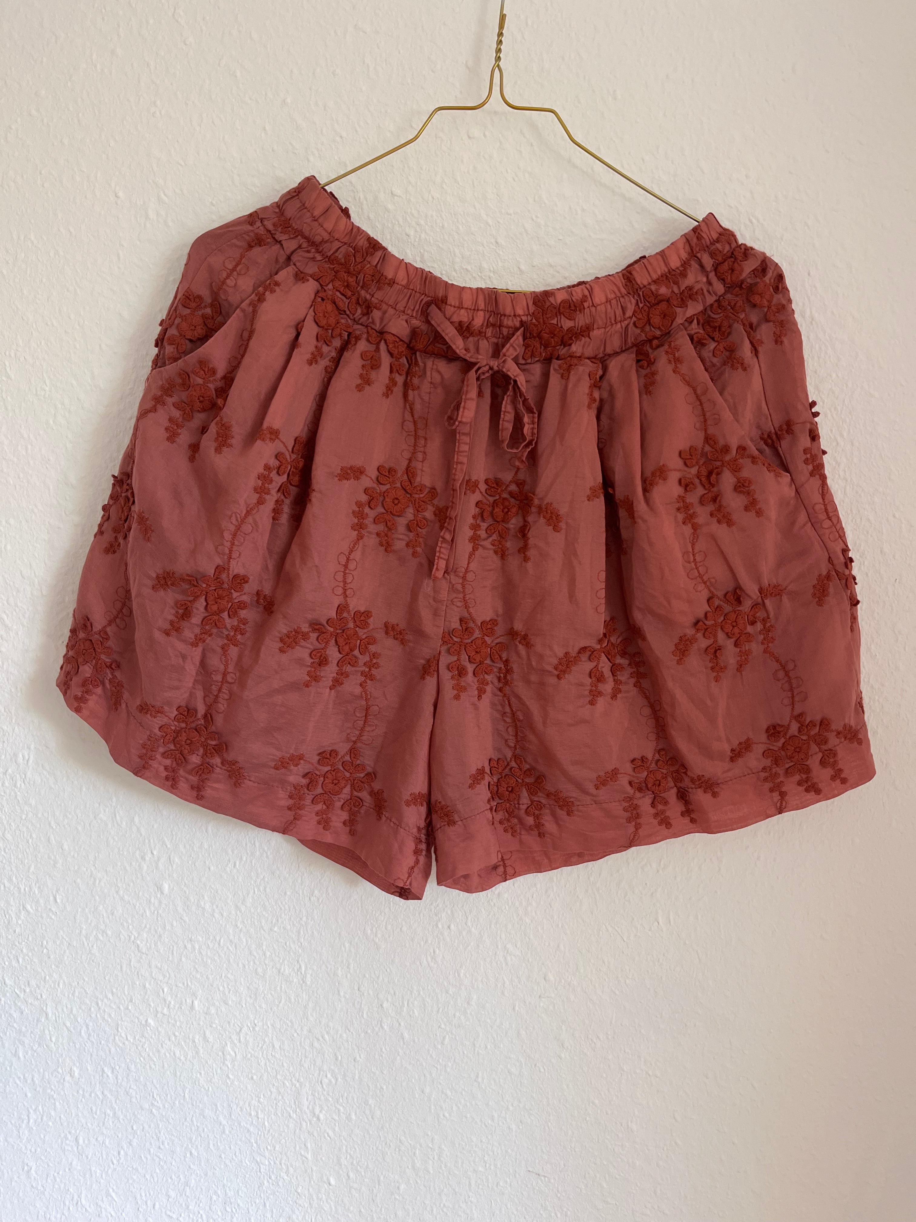 FLOWER SHORTS “RUST“ • 84% Tencel ; 16% Poly